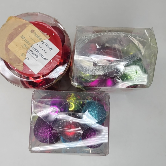 Small Round Ornaments Colorful and Red - Picture 9 of 10